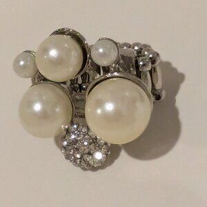 Pearl and Crystal stretch ring set in a silver tone setting